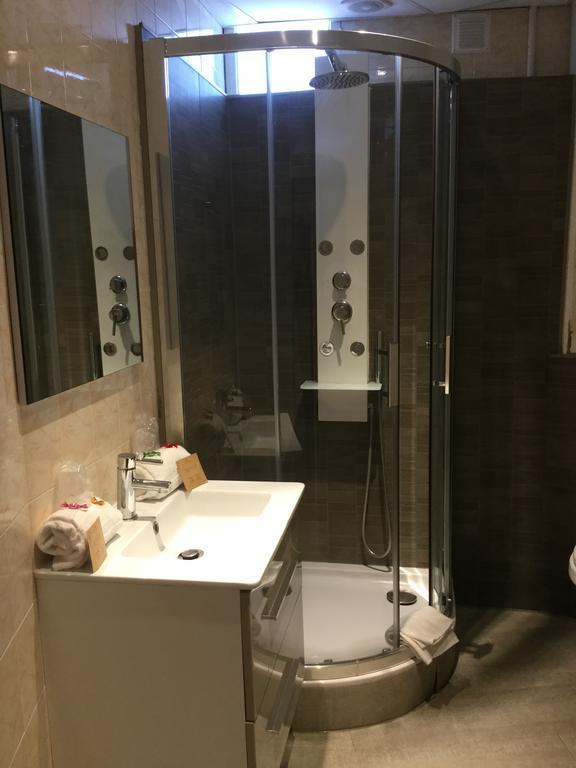 Hotel Restaurant Le 8 망들리유 라 나플 외부 사진