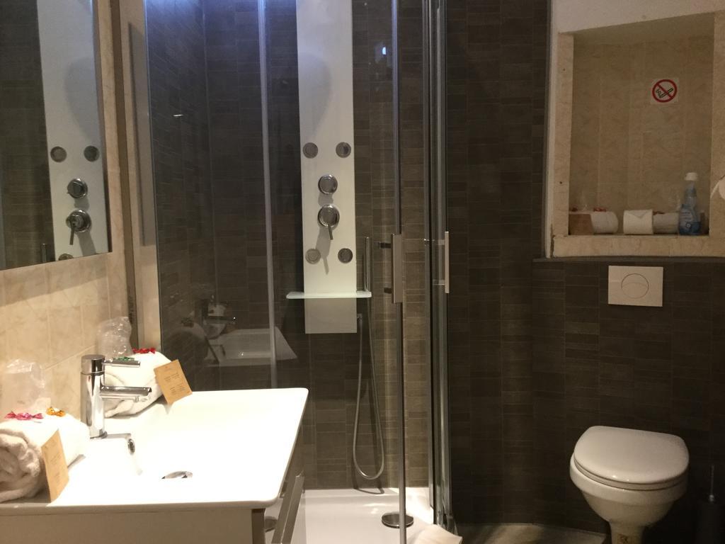 Hotel Restaurant Le 8 망들리유 라 나플 외부 사진
