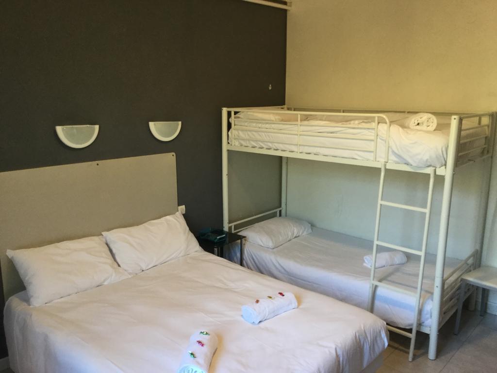 Hotel Restaurant Le 8 망들리유 라 나플 외부 사진