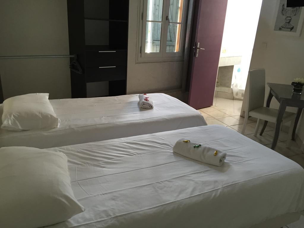 Hotel Restaurant Le 8 망들리유 라 나플 외부 사진